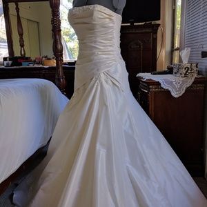 NEW WITH TAGS. Maggie Sottero wedding dress